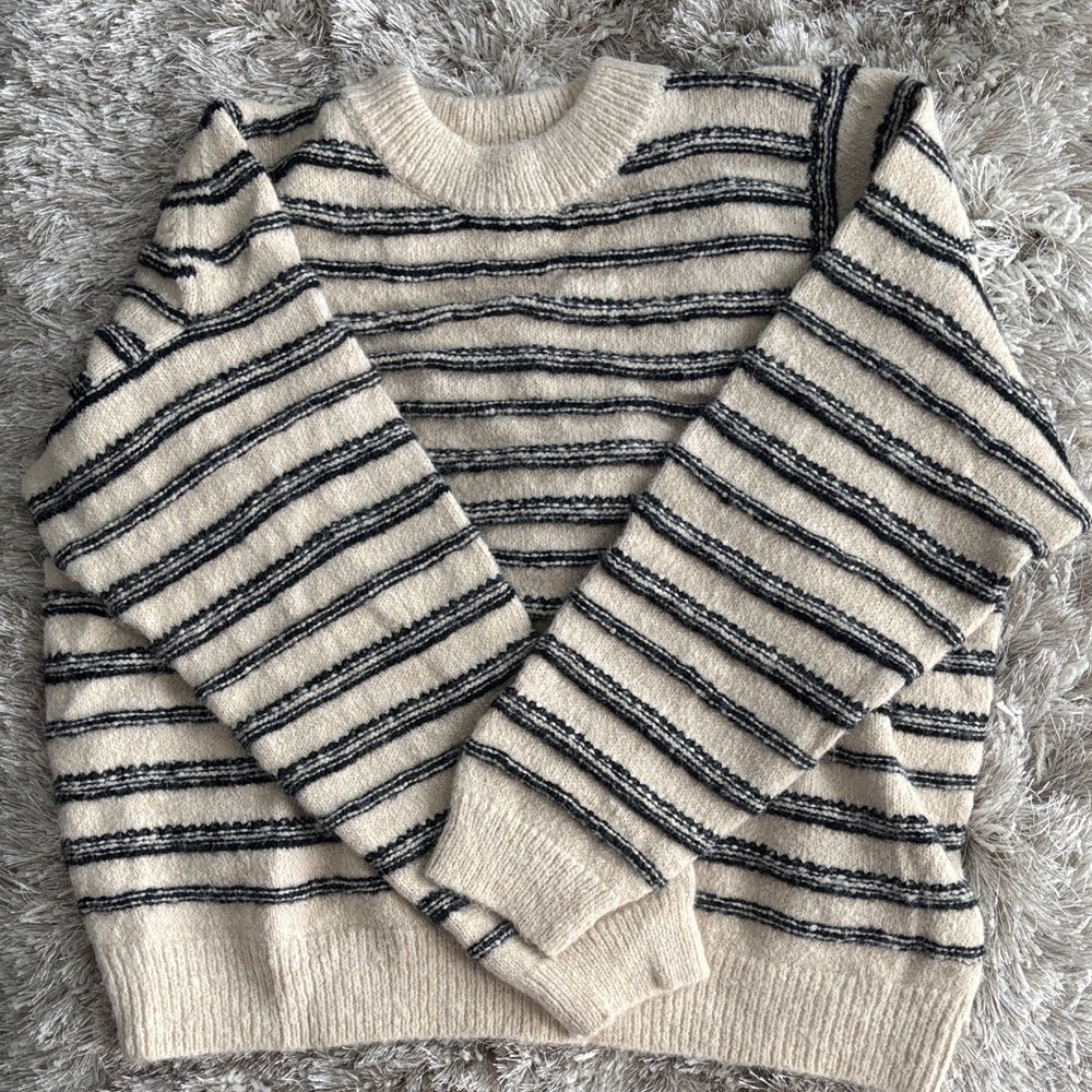 TOPSHOP Sweater🤍✨ - Picture 2 of 6